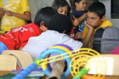 A group of elementary school students at a Family Science session