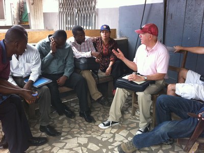 IGERT Faculty, Dr. Elliot Sclar facilitating meeting with team